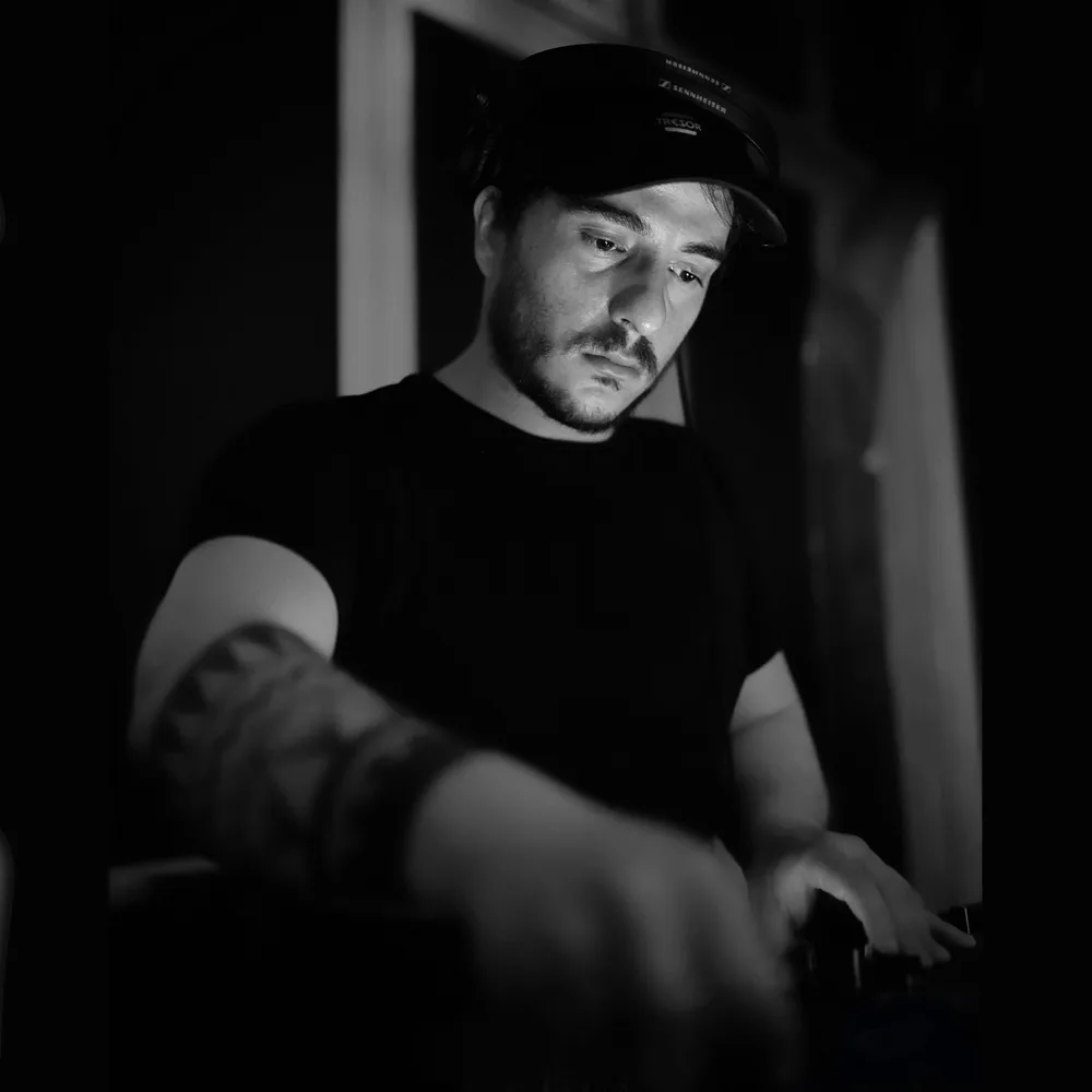 YANNICK OLIVEIRA