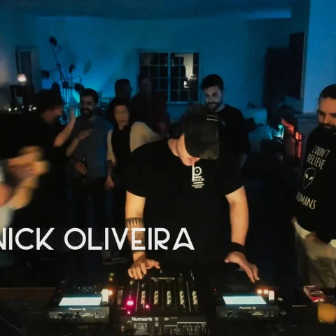 YANNICK OLIVEIRA