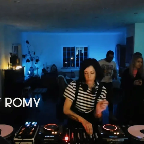 RISKY ROMY