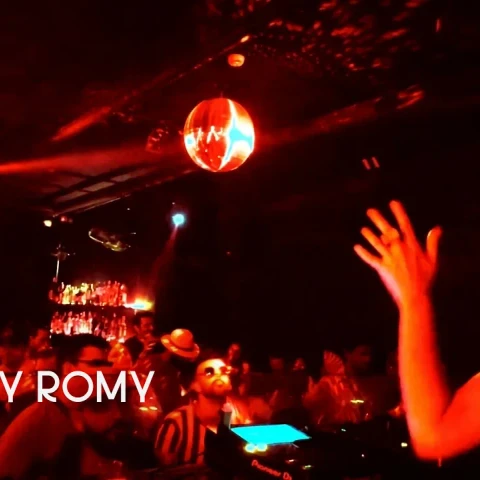 RISKY ROMY